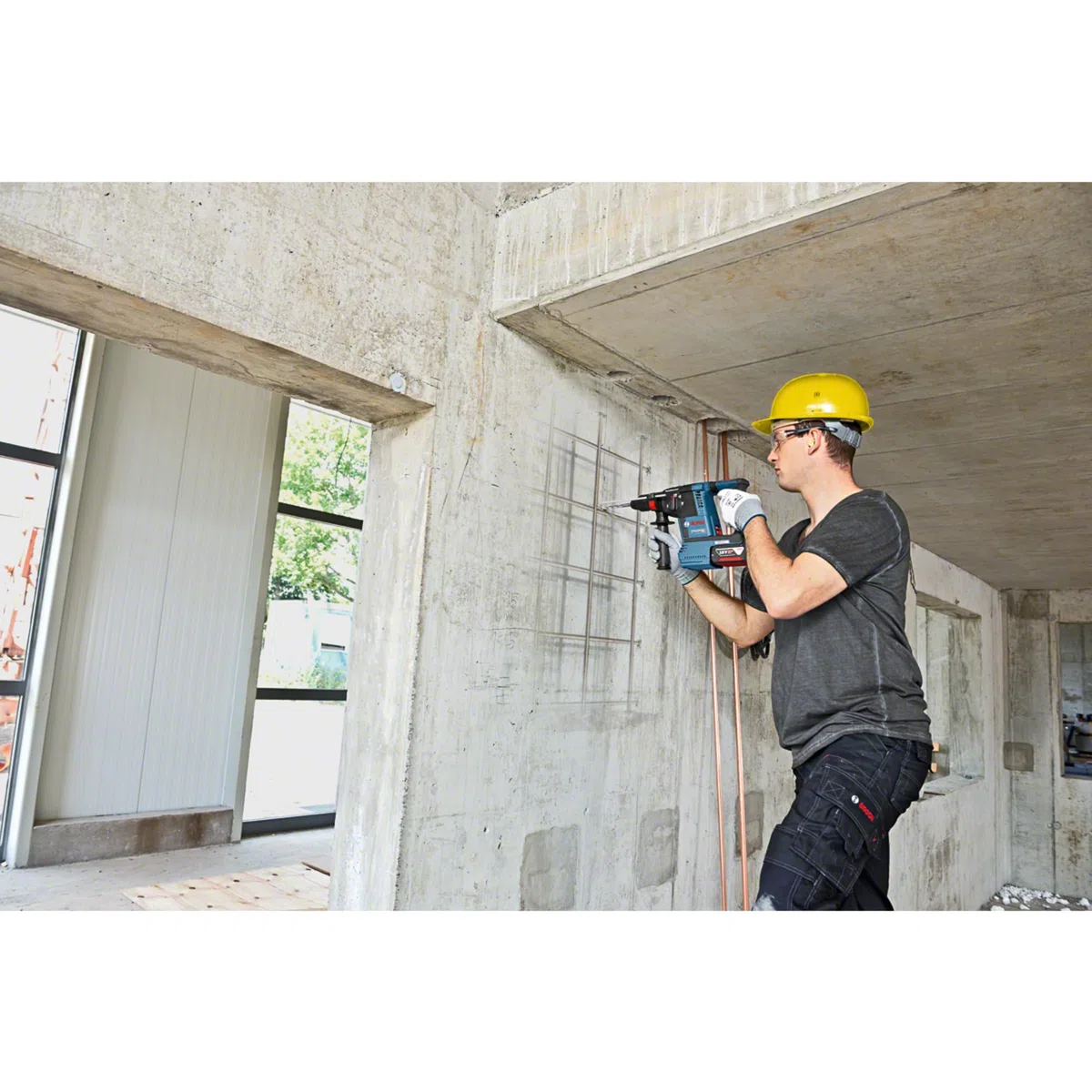 Bosch Professional 18V System perforateur sans-fil GBH 18 V-26 F (avec 2 batteries 5,0Ah, chargeur rapide GAL 1880 CV, butée profondeur 210mm, chiffon, poignée auxiliaire, mandrin automatique, L-BOXX)