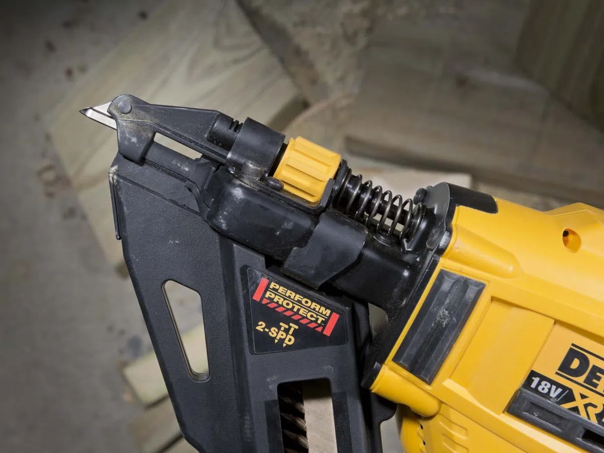 DeWalt Lot de Cloueuse, 1, jaune – Noir, dcn693p2 Batterie