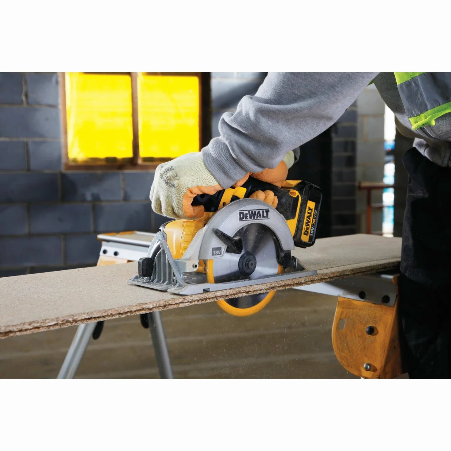 DeWalt DCS 391 N 18 V XR Li-Ion Scie circulaire sans fil - lame de 165 mm - sans Batterie ni Chargeur