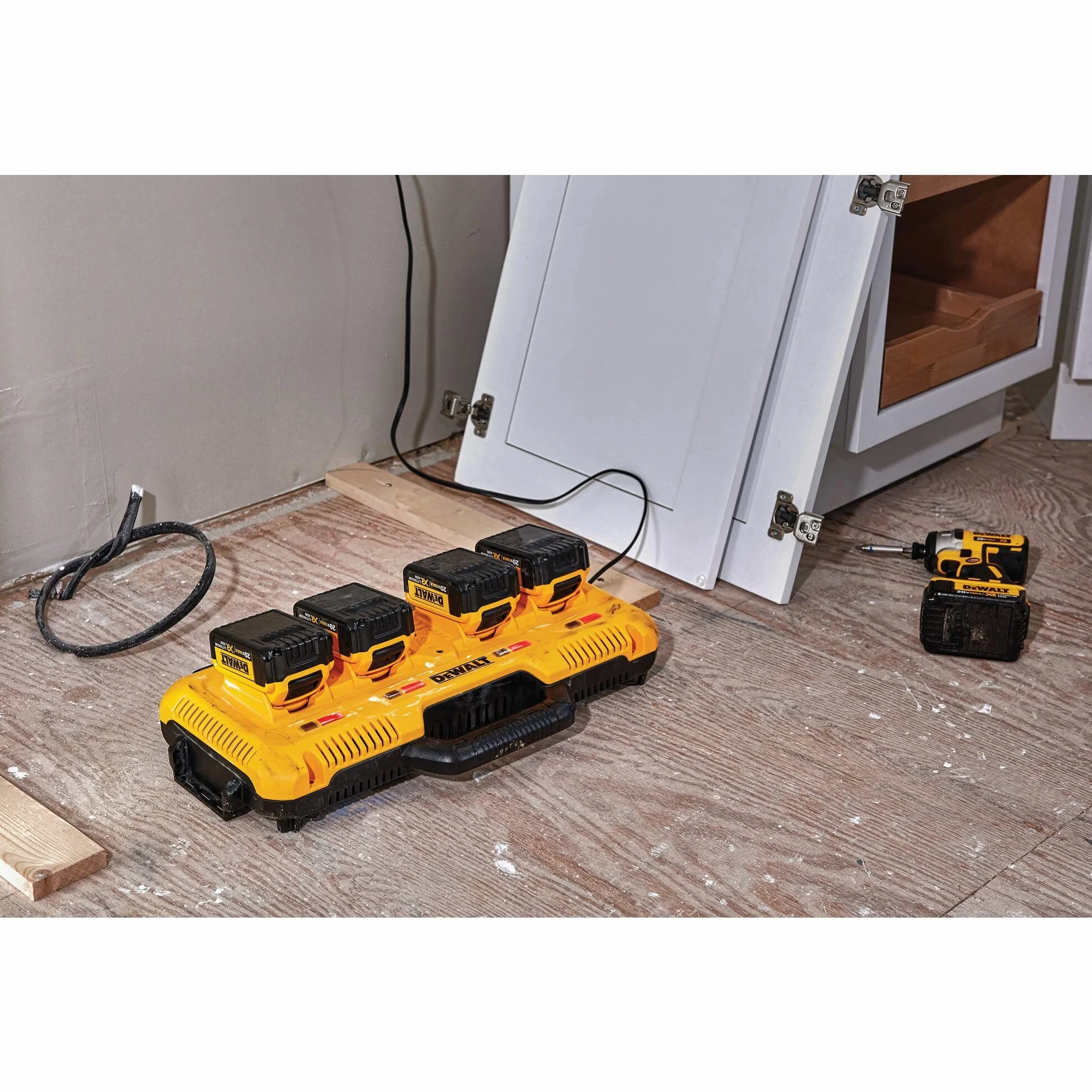 Dewalt - Chargeur 4 ports universel XRTOUGHSYSTEM - DCB104-QW