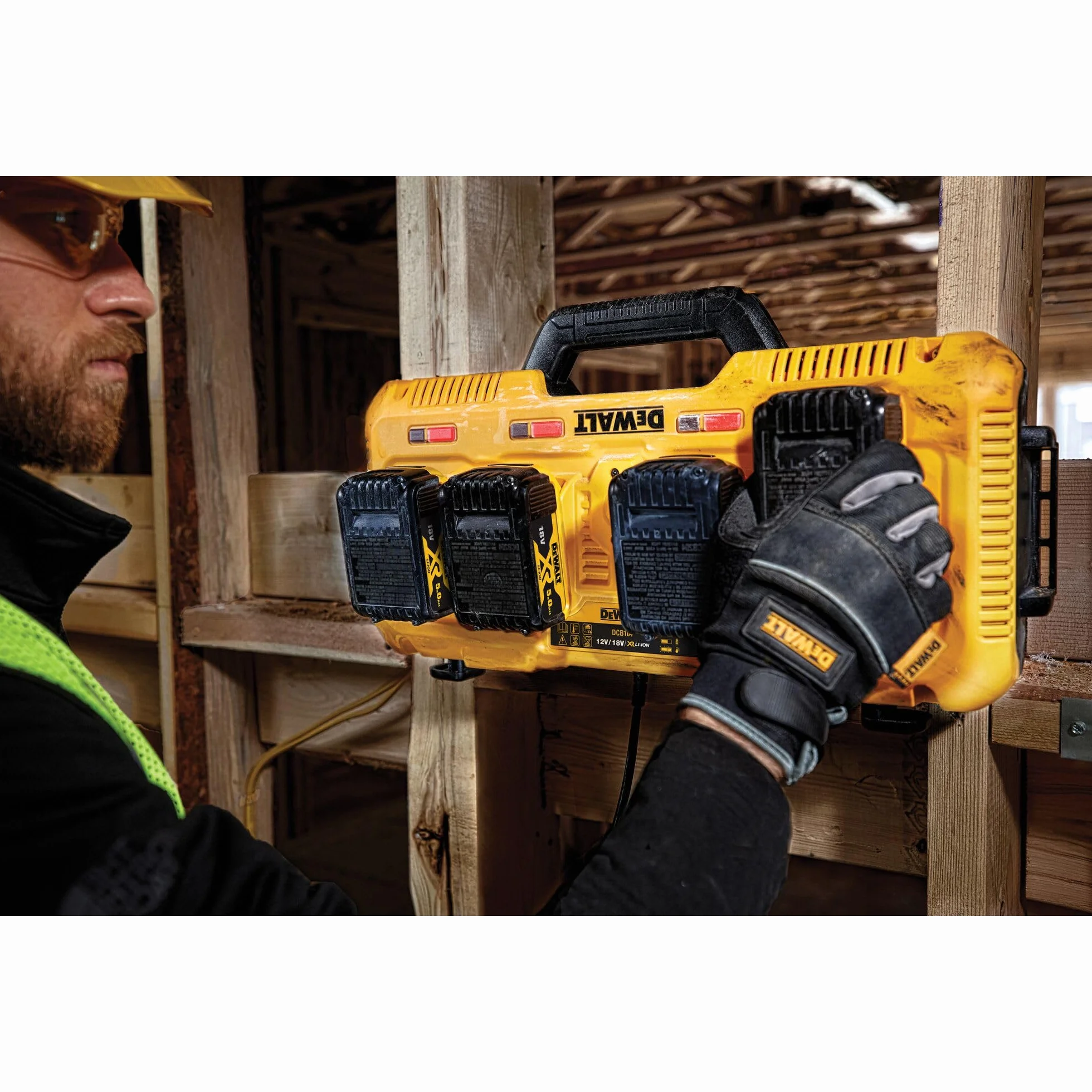 Dewalt - Chargeur 4 ports universel XRTOUGHSYSTEM - DCB104-QW
