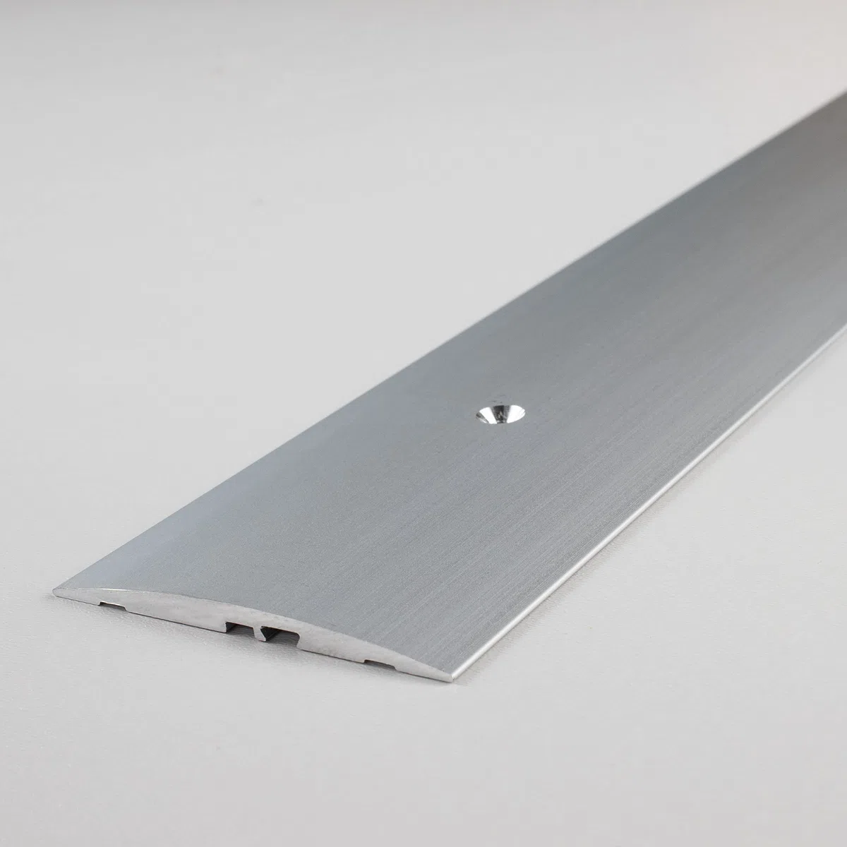 PROVISTON | Barre de seuil | Alu anodisé | Couleur Argent | Largeur 60 mm | Hauteur 4 mm | Longueur 2700 mm | À visser côté latéral | Barre de seuil | 1 pièce