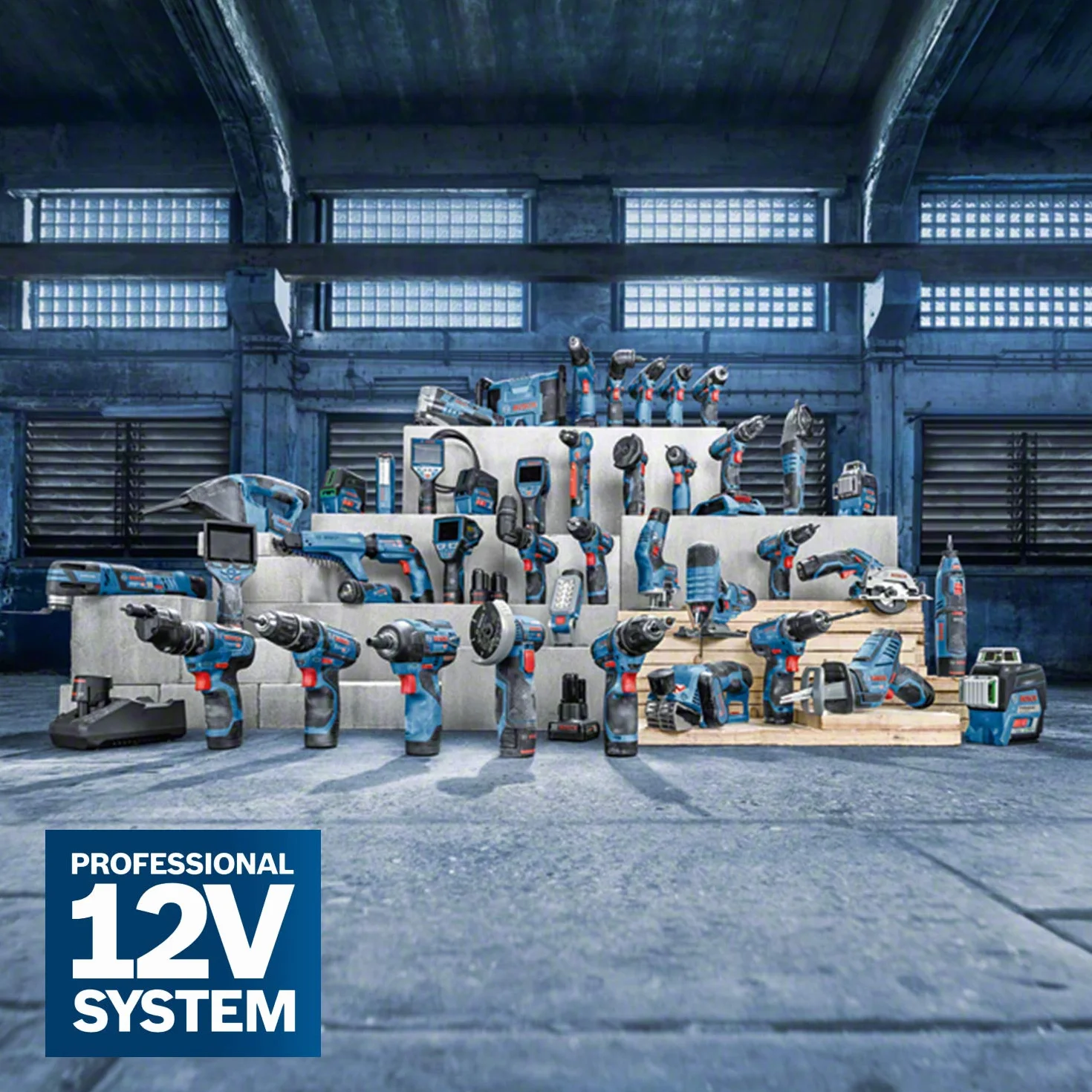 Bosch Professional 12V System découpeur-ponceur sans-fil GOP 12V-28 (avec 2x GBA 3,0Ah, GAL 1230 CV, 1 plateau triangulaire, 5 feuilles abrasives, 3 lames plongeantes, L-BOXX)