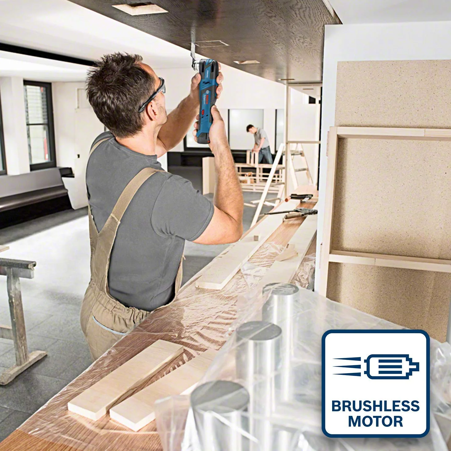 Bosch Professional 12V System découpeur-ponceur sans-fil GOP 12V-28 (avec 2x GBA 3,0Ah, GAL 1230 CV, 1 plateau triangulaire, 5 feuilles abrasives, 3 lames plongeantes, L-BOXX)
