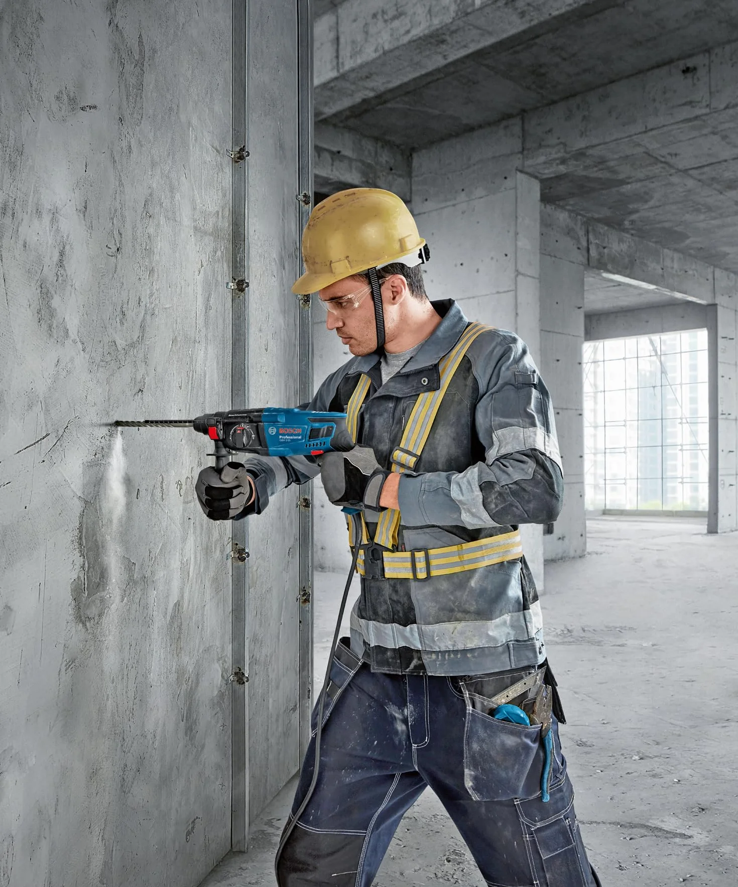 Bosch Professional perforateur GBH 2-21 (SDS plus, mandrin automatique avec adaptateur SDS plus, poignée auxiliaire, chiffon, butée de profondeur, coffret de transport)